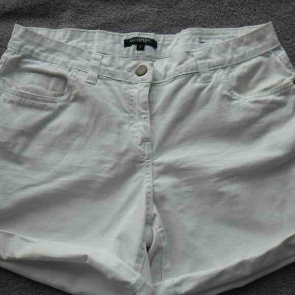 White shorts by "George". 98% cotton.  Size 6. - Picture 1 of 3
